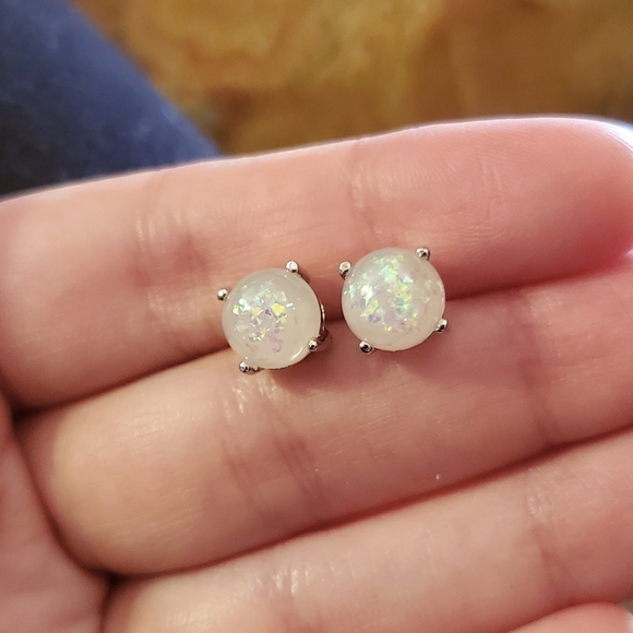 NWOT 8mm White Triplet Opal Stud Earrings - Picture 11 of 16